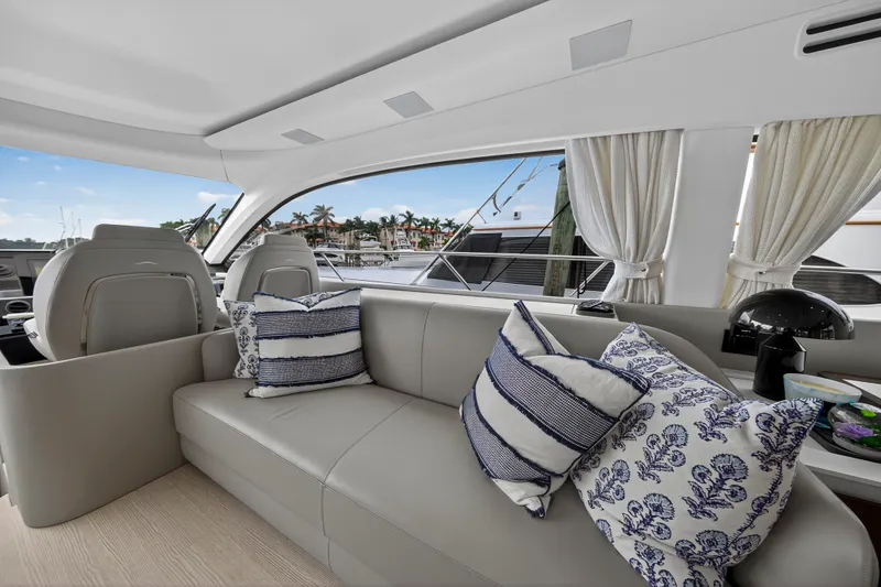 Slide: The Image of Azimut 53 FLY 2024 - 72