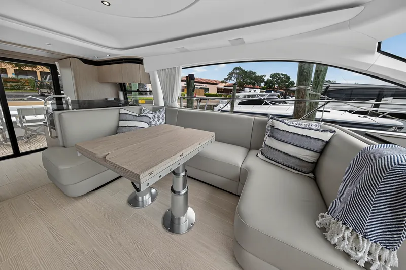 Slide: The Image of Azimut 53 FLY 2024 - 73