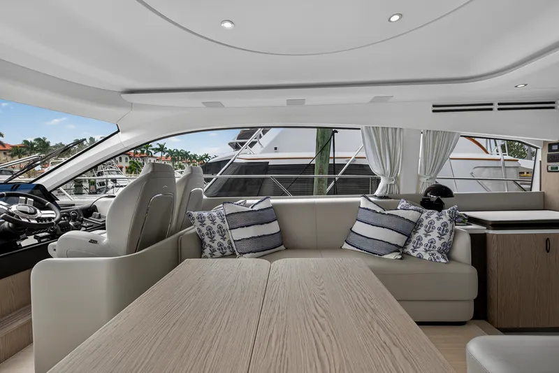 Slide: The Image of Azimut 53 FLY 2024 - 75