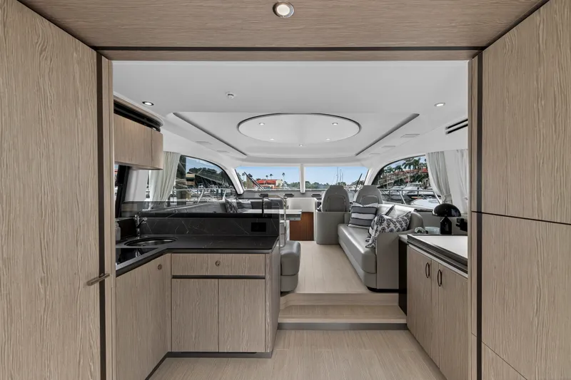 Slide: The Image of Azimut 53 FLY 2024 - 78