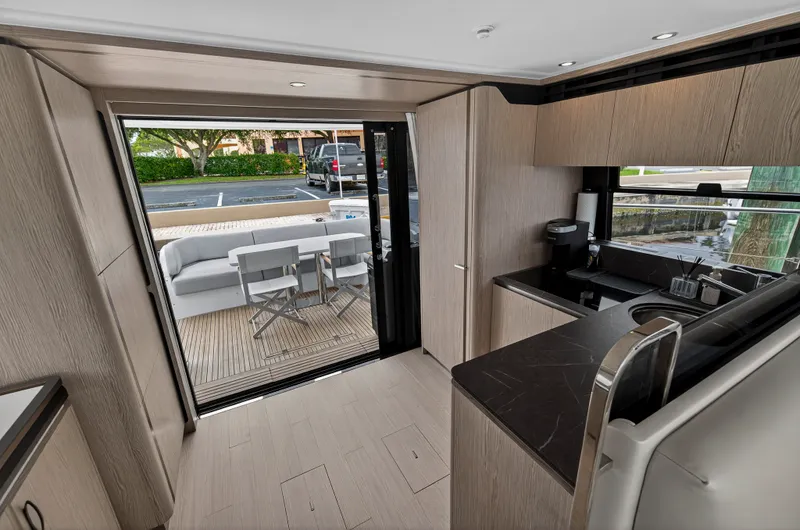 Slide: The Image of Azimut 53 FLY 2024 - 80