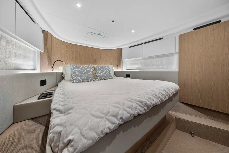 Slide: The Image of Azimut 53 FLY 2024 - 82