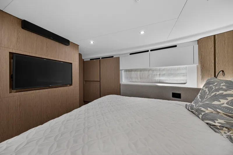 Slide: The Image of Azimut 53 FLY 2024 - 83