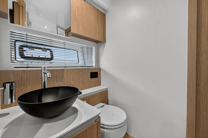 Slide: The Image of Azimut 53 FLY 2024 - 84