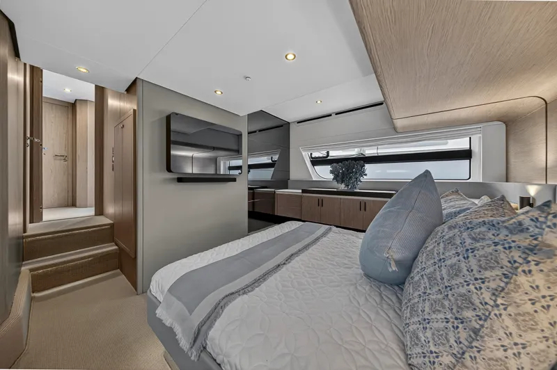 Slide: The Image of Azimut 53 FLY 2024 - 94