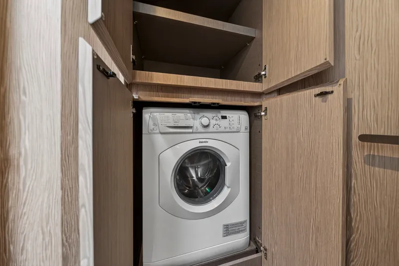 Slide: The Image of Azimut 53 FLY 2024 - 98