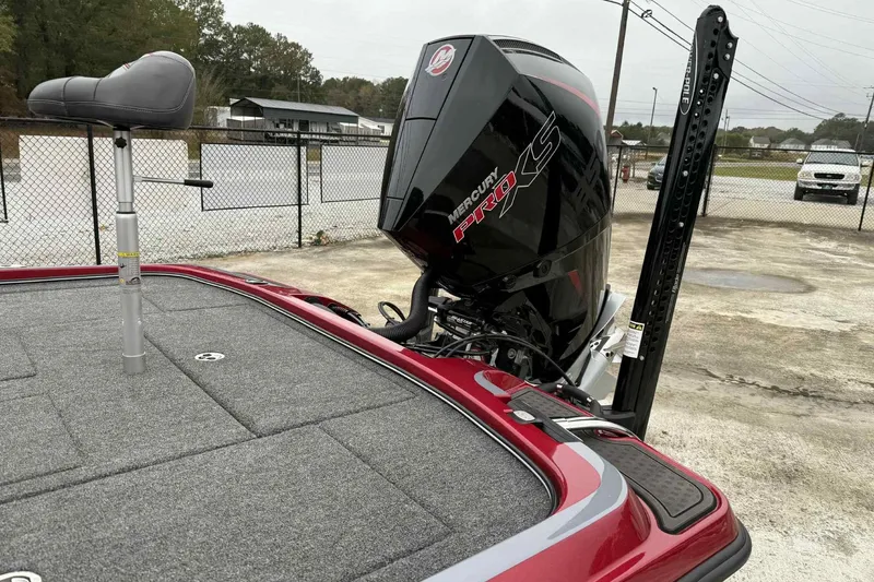 Slide: The Image of 2024 Nitro Z21 XL boat with Mercury Pro XS engine, featuring a gray seat and red deck. - 6