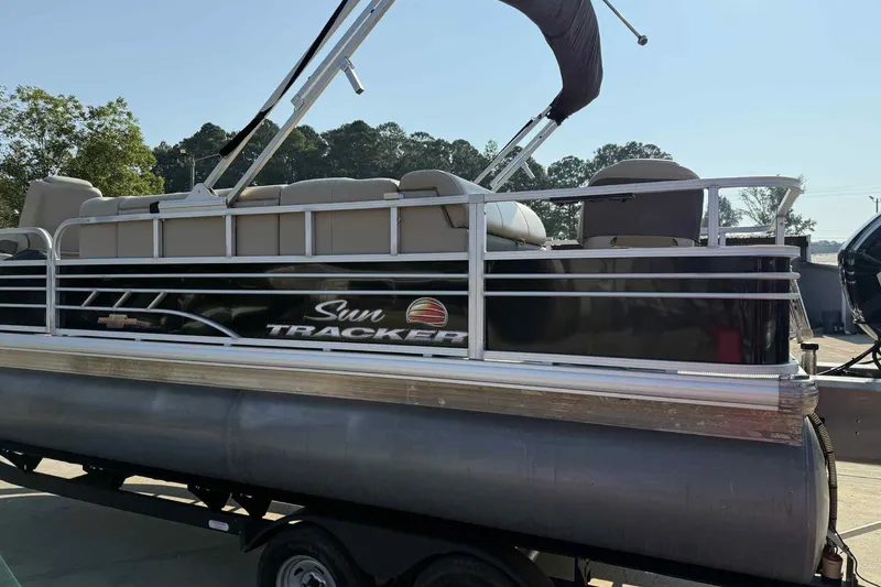 Slide: The Image of 2023 Sun Tracker SportFish 20 DLX pontoon boat on trailer, side view. - 3