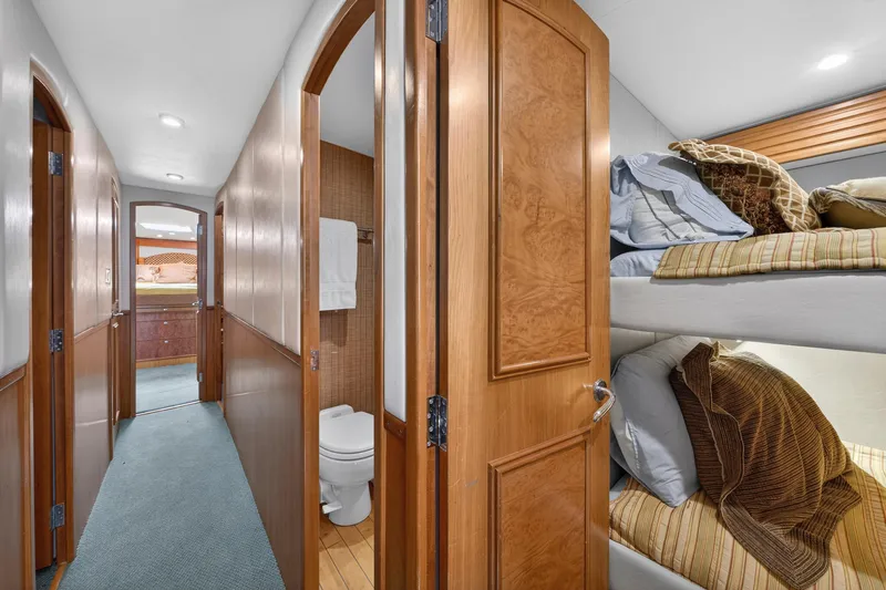 Slide: The Image of Aft Bunk and Companion way - 40