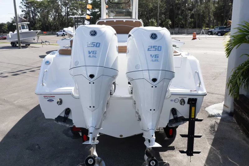 Slide: The Image of 2026 Sea Hunt Ultra 275 SE with twin Yamaha 250 V6 outboard engines. - 10