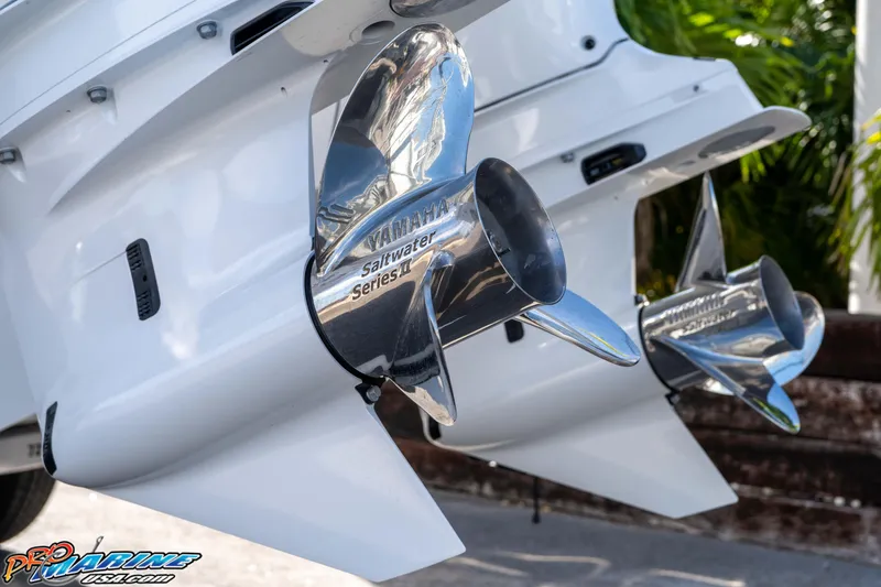Slide: The Image of Yamaha Saltwater Series II propellers on 2026 Sea Hunt Ultra 275 SE boat. - 11