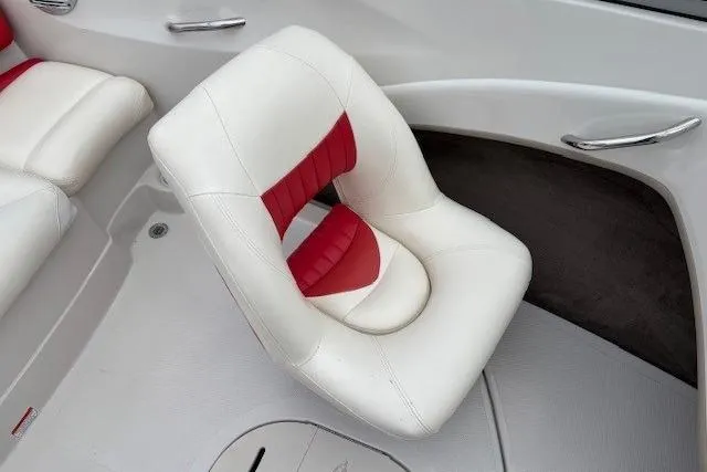 Slide: The Image of White and red seat in a 2008 Tahoe Q5i SF boat interior. - 19