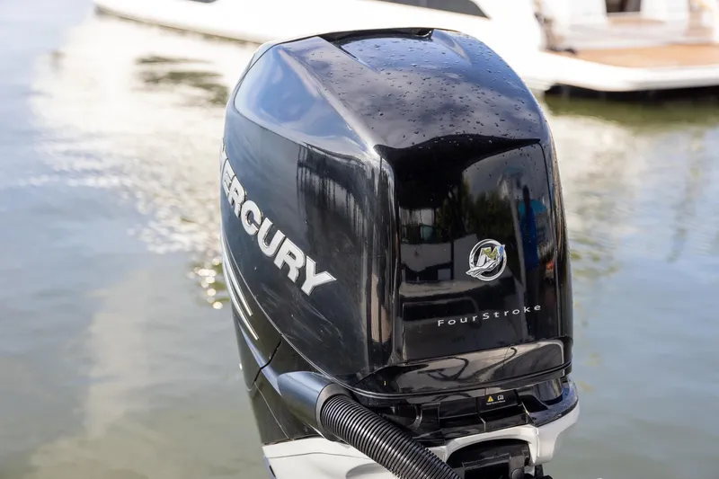 Slide: The Image of Mercury FourStroke engine on 2022 Monterey 275SS Super Sport boat, docked on water. - 32
