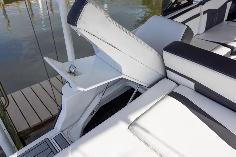 Slide: The Image of 2022 Monterey 275SS Super Sport boat interior with adjustable seating near dock. - 41
