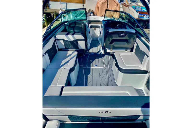 Slide: The Image of Aerial view of 2022 Monterey 275SS Super Sport boat cruising on water. - 5