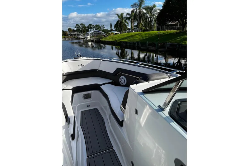 Slide: The Image of Overhead view of 2022 Monterey 275SS Super Sport boat on water. - 6