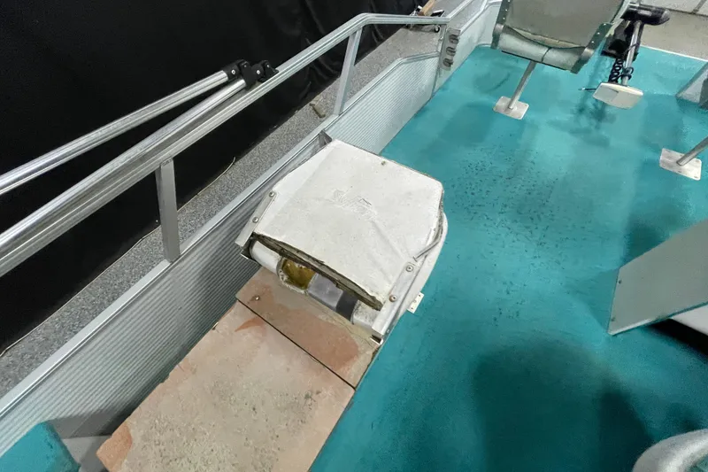 Slide: The Image of 1995 Weeres Fish 16 boat interior with teal flooring and seating. - 14