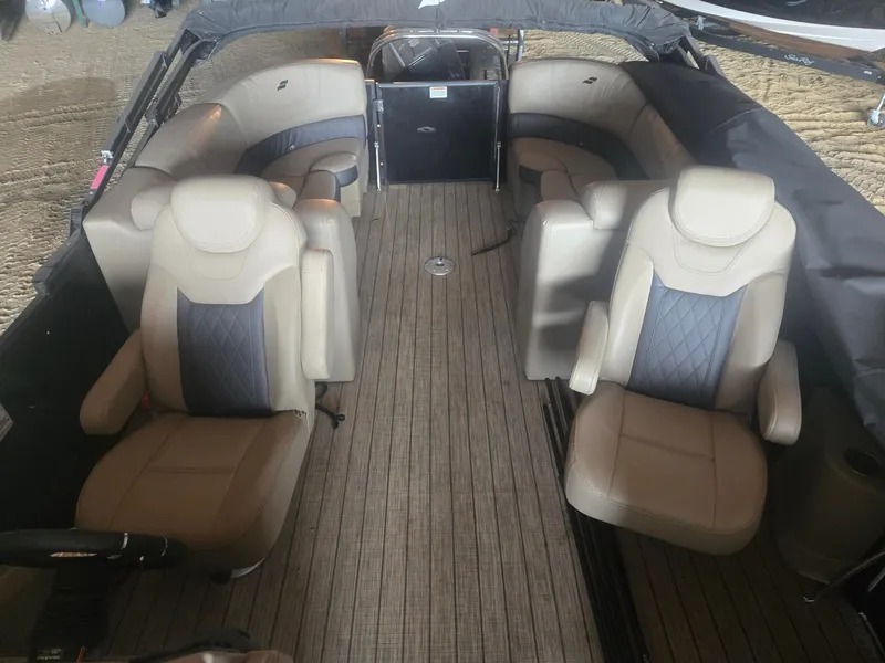 Slide: The Image of Interior of 2022 Starcraft SLS3 Tritoon with luxurious seating. - 11