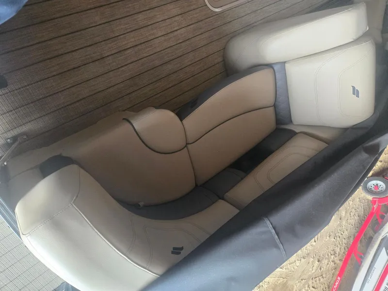 Slide: The Image of Interior of a 2022 Starcraft SLS3 Tritoon with beige leather seats. - 9