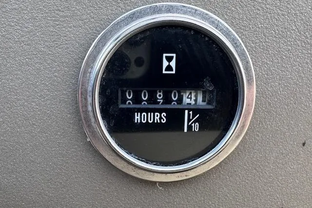 Slide: The Image of Hour meter showing 41 hours on 2020 Sun Tracker Bass Buggy 16 DLX. - 13