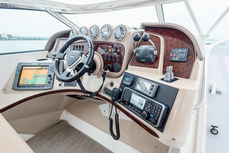 Slide: The Image of 2005 Carver 560 Voyager helm with navigation and control systems. - 19