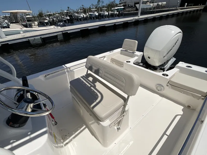 Slide: The Image of Boston Whaler 190 Montauk 2026 - 13