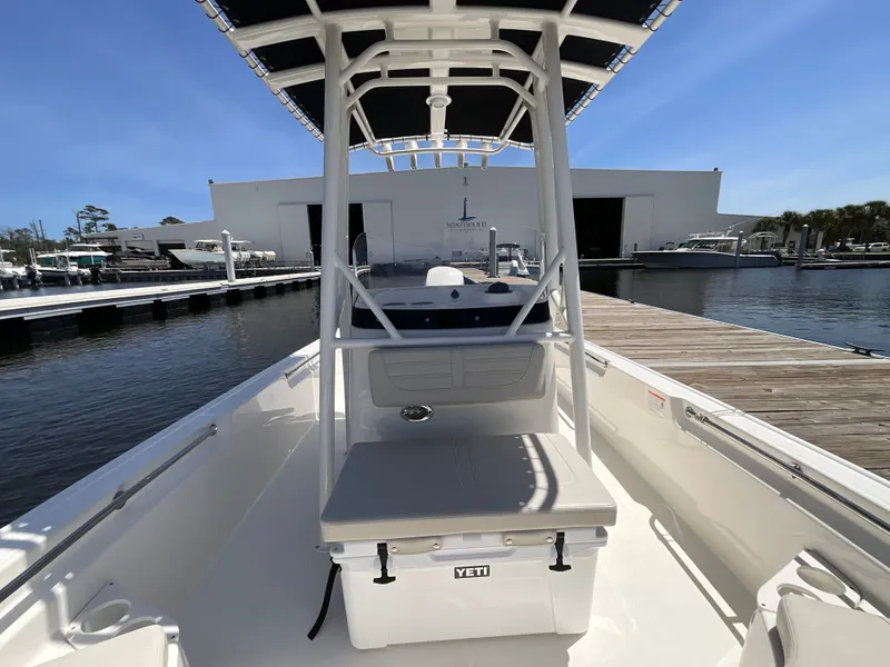 Slide: The Image of Boston Whaler 190 Montauk 2026 - 15