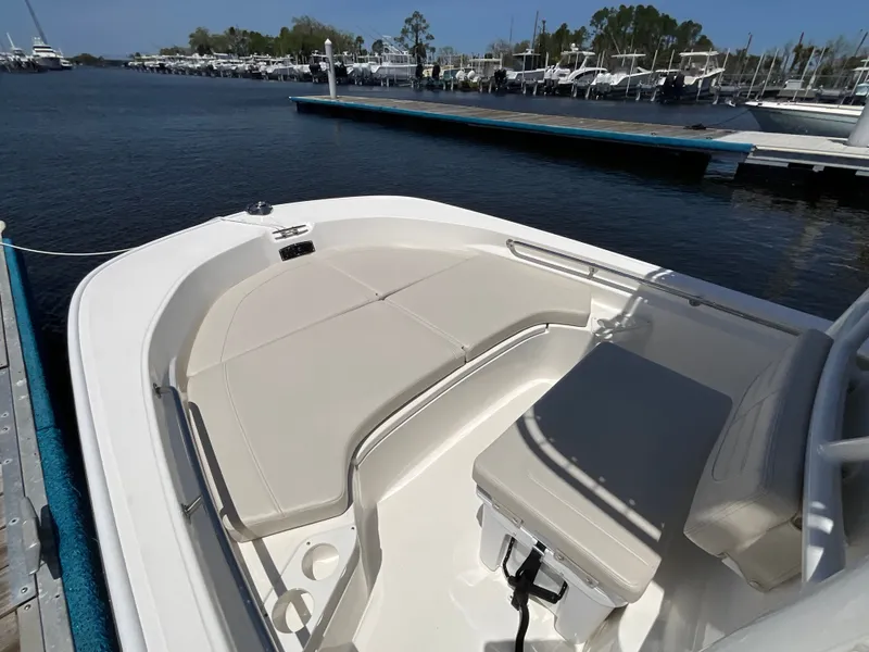 Slide: The Image of Boston Whaler 190 Montauk 2026 - 17