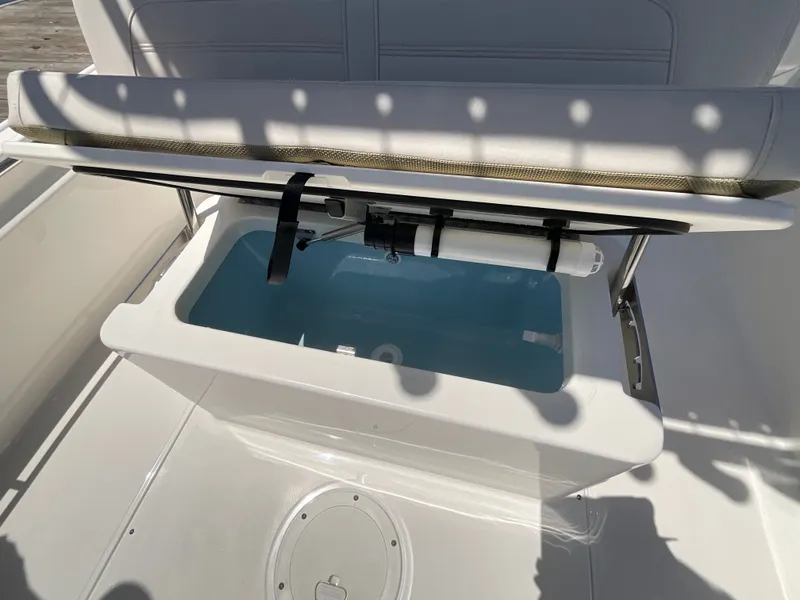 Slide: The Image of Boston Whaler 190 Montauk 2026 - 18