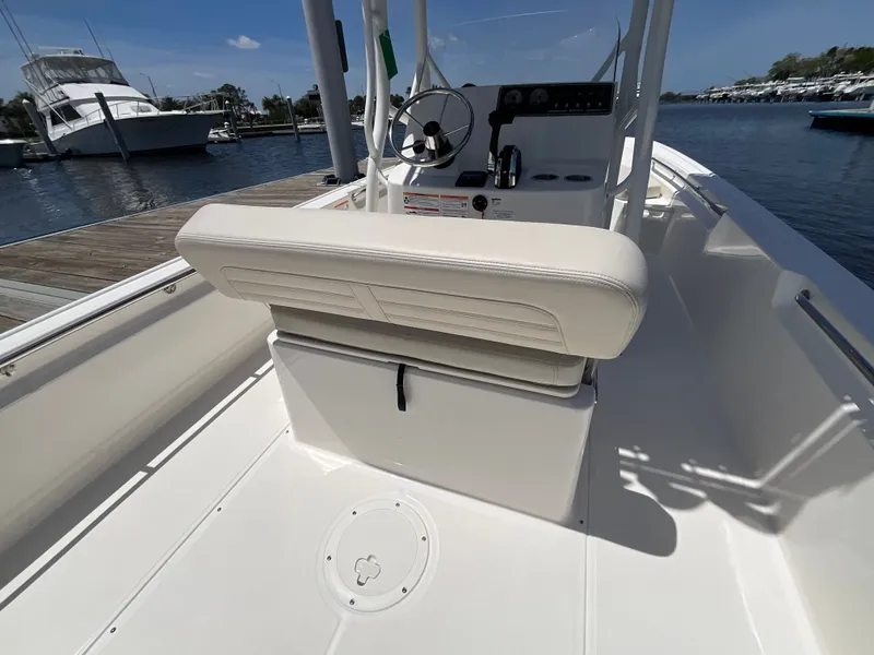 Slide: The Image of Boston Whaler 190 Montauk 2026 - 7