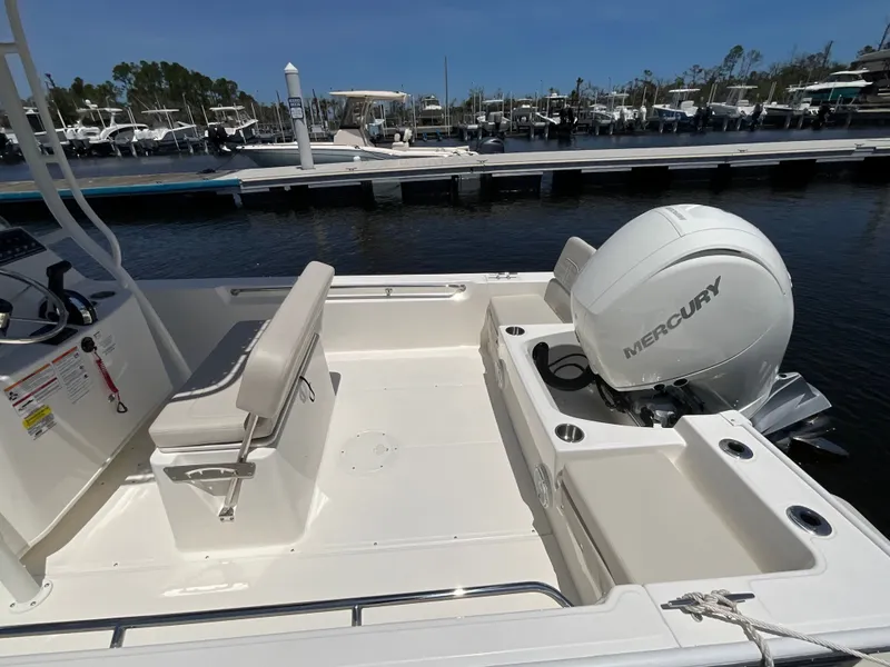 Slide: The Image of Boston Whaler 190 Montauk 2026 - 8