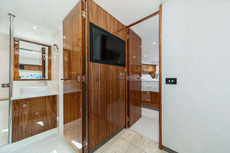 Slide: The Image of Riviera 4800 Sport Yacht 2021 - 57