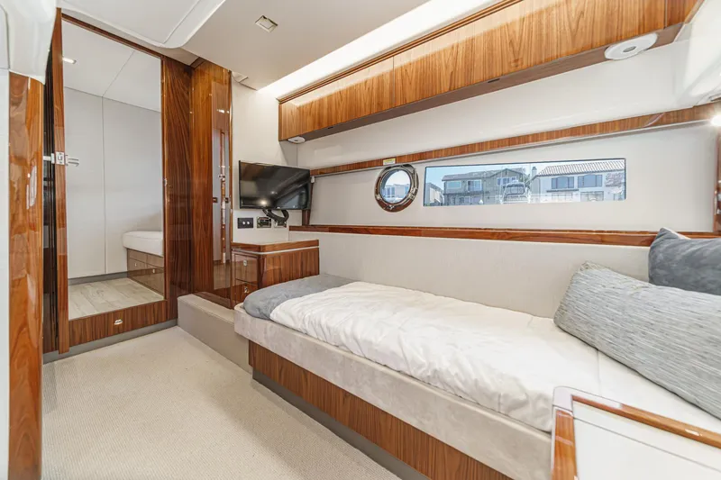 Slide: The Image of Riviera 4800 Sport Yacht 2021 - 61