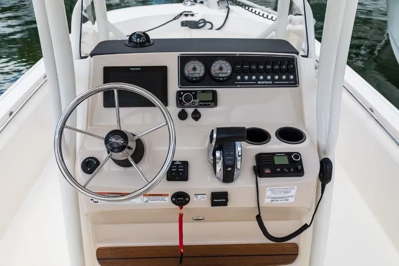 Slide: The Image of Boston Whaler 210 Montauk 2026 - 22