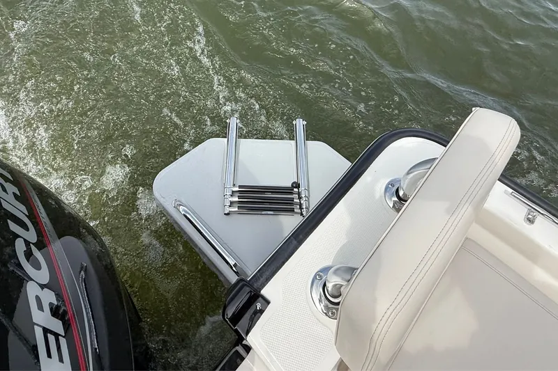 Slide: The Image of Boston Whaler 170 Montauk 2026 - 10