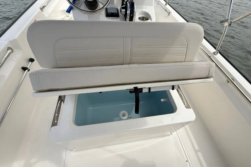 Slide: The Image of Boston Whaler 170 Montauk 2026 - 13