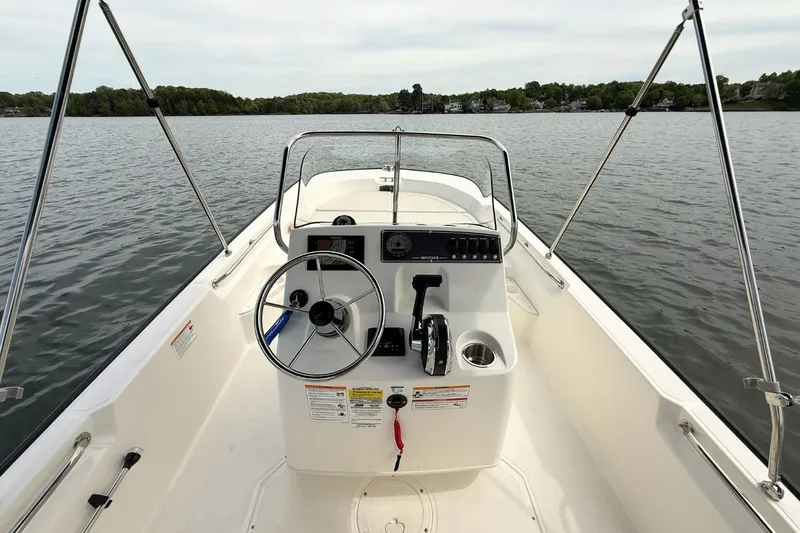 Slide: The Image of Boston Whaler 170 Montauk 2026 - 15