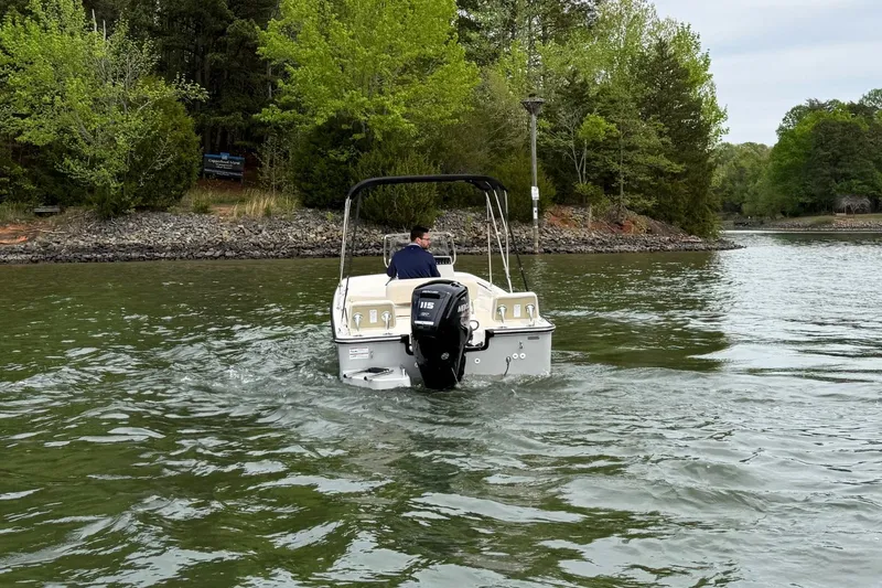 Slide: The Image of Boston Whaler 170 Montauk 2026 - 5