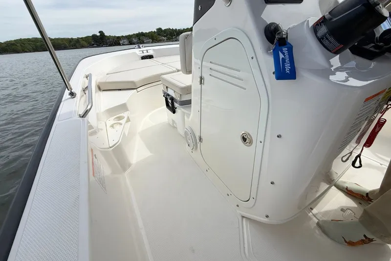 Slide: The Image of Boston Whaler 170 Montauk 2026 - 20