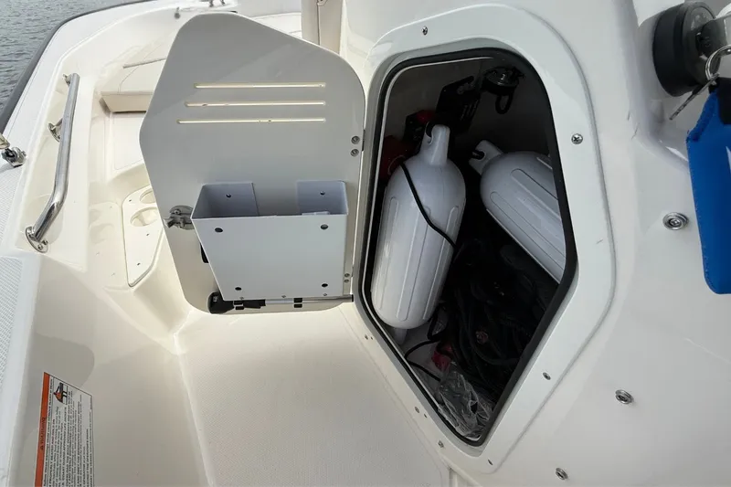 Slide: The Image of Boston Whaler 170 Montauk 2026 - 21