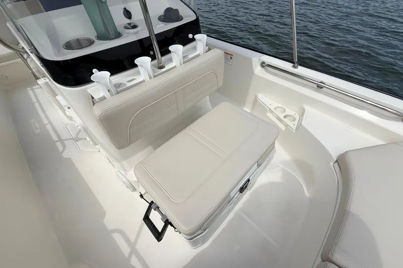 Slide: The Image of Boston Whaler 170 Montauk 2026 - 25
