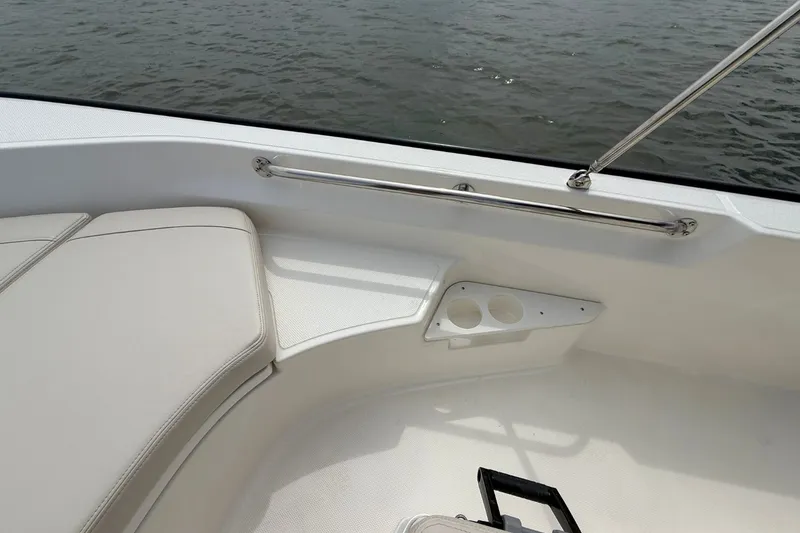 Slide: The Image of Boston Whaler 170 Montauk 2026 - 28