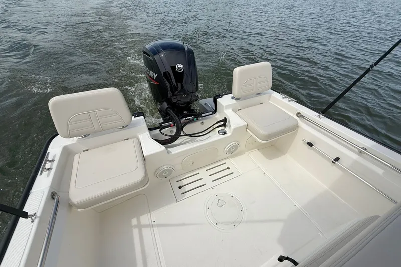 Slide: The Image of Boston Whaler 170 Montauk 2026 - 7