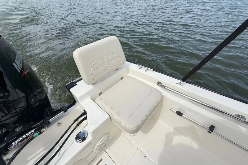 Slide: The Image of Boston Whaler 170 Montauk 2026 - 9