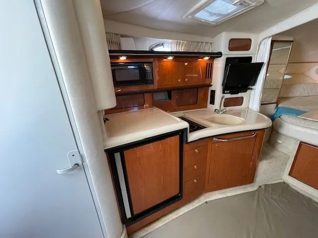 Slide: The Image of Interior of 2002 Sea Ray 340 Sundancer yacht. - 38