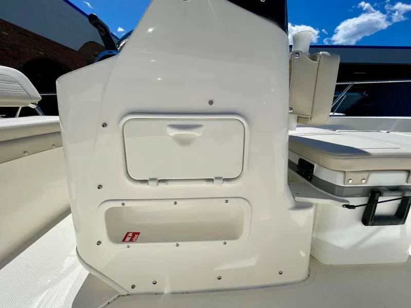 Slide: The Image of Boston Whaler 170 Montauk 2026 - 11