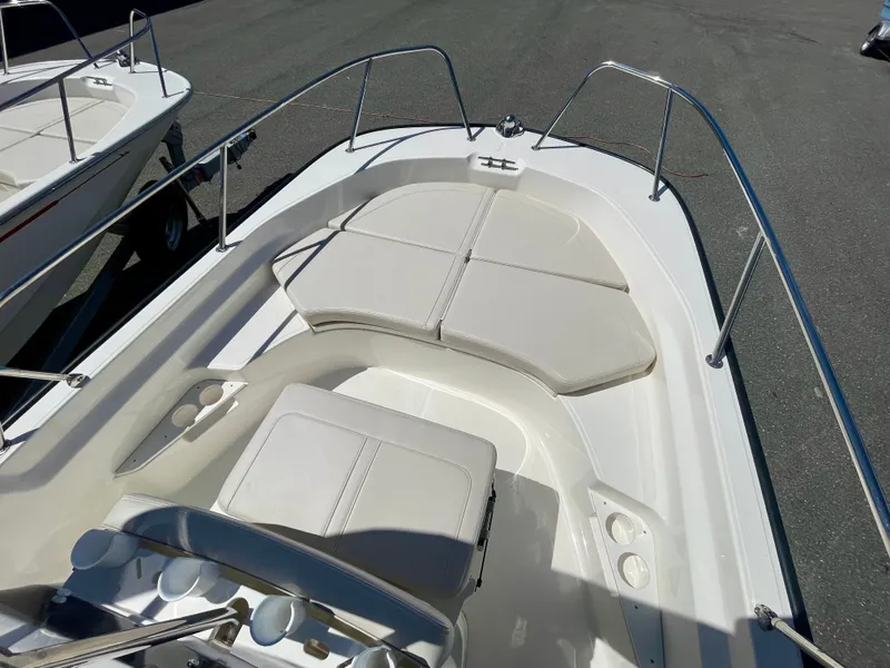 Slide: The Image of Boston Whaler 170 Montauk 2026 - 12