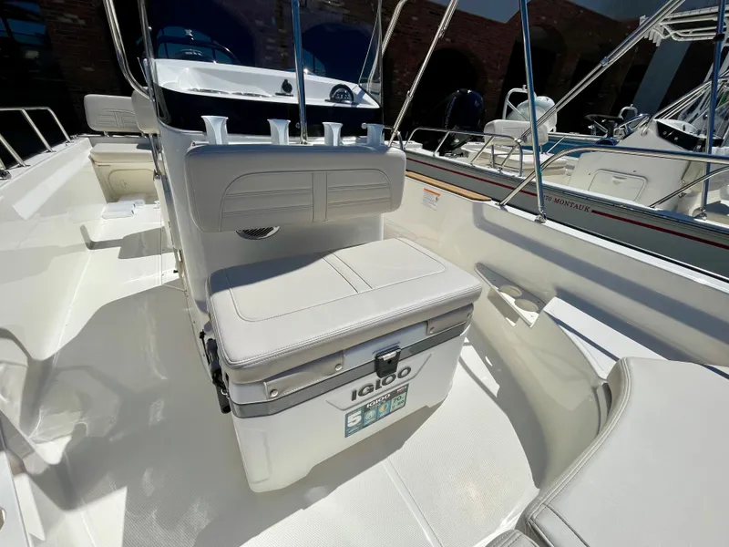 Slide: The Image of Boston Whaler 170 Montauk 2026 - 13