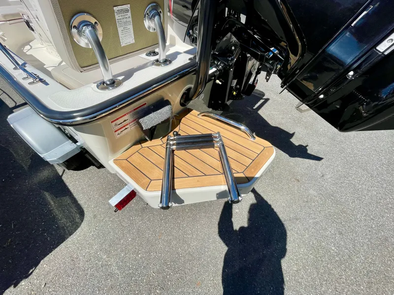 Slide: The Image of Boston Whaler 170 Montauk 2026 - 2