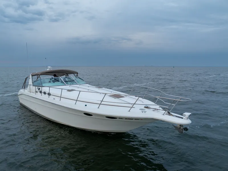 The Image of 1997 Sea Ray 400 yacht on calm sea. - 0